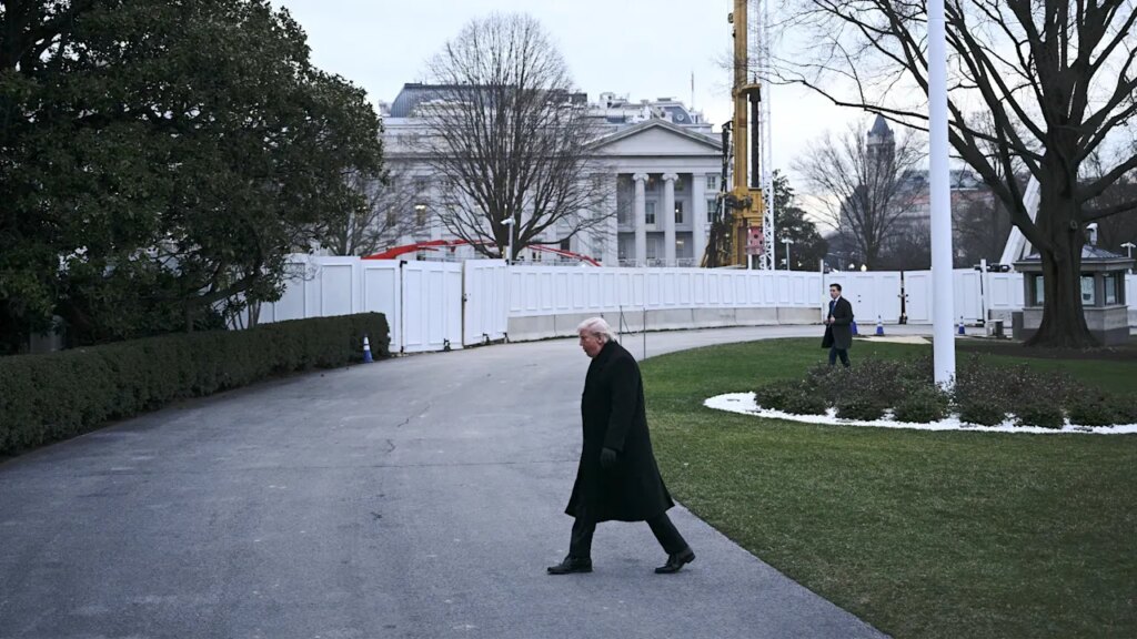 A new report says Trump’s  ballroom will ruin the White House, but he can build it anyway