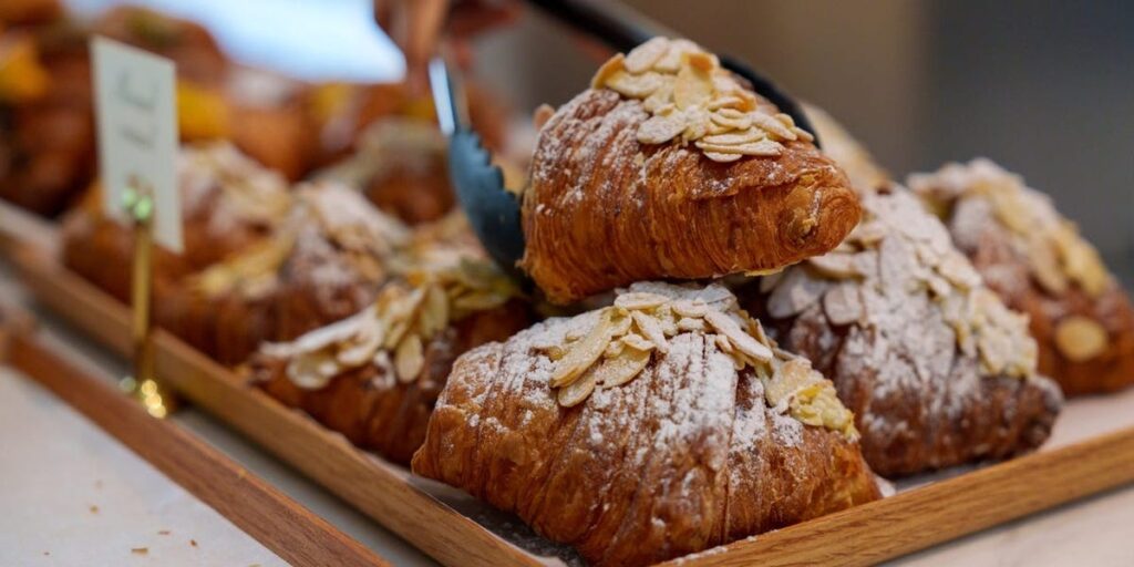 Bad Signs to Look Out for at Bakeries; Red Flags From Pro Pastry Chef Bad Signs to Look Out for at Bakeries; Red Flags From Pro Pastry Chef