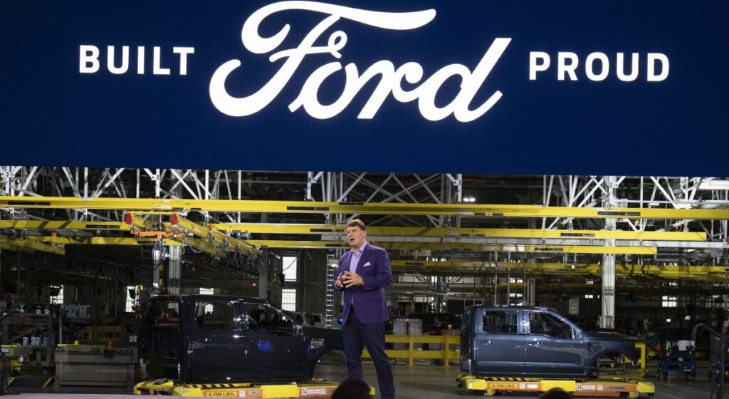 Ford's EV Write-Off, Trump Car Ownership Costs, and the Nissan Altima Lives