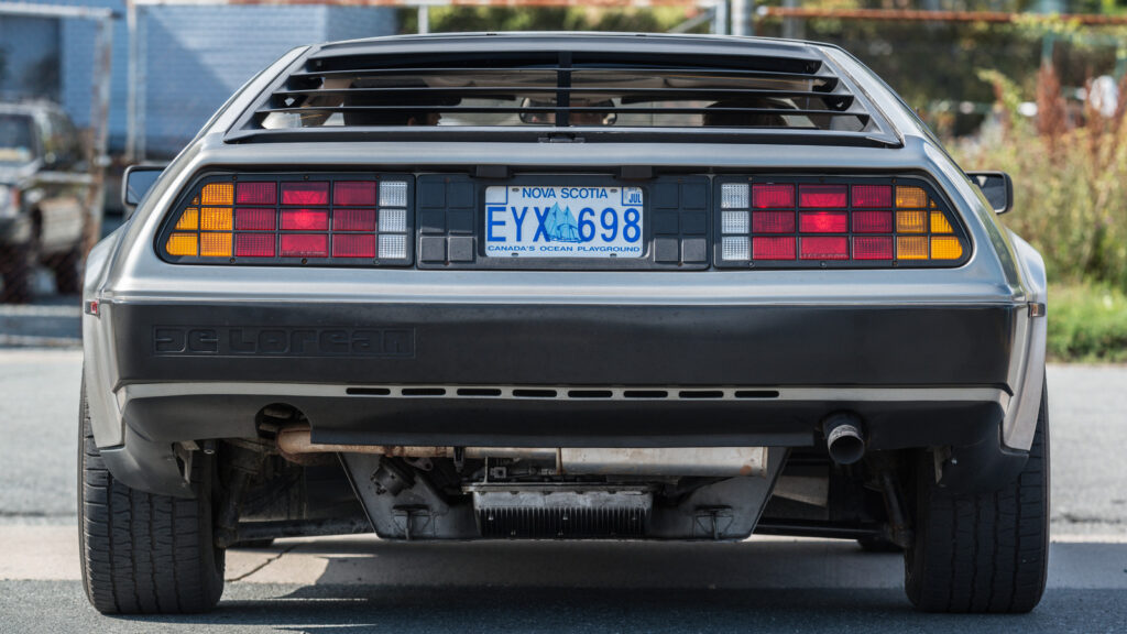 Is It Legal For A Car To Have Two Different License Plates?