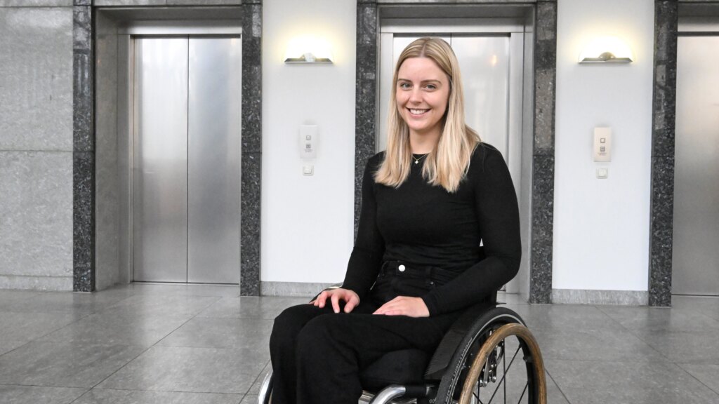 Paraplegic Engineer Becomes the First Wheelchair User to Blast Into Space