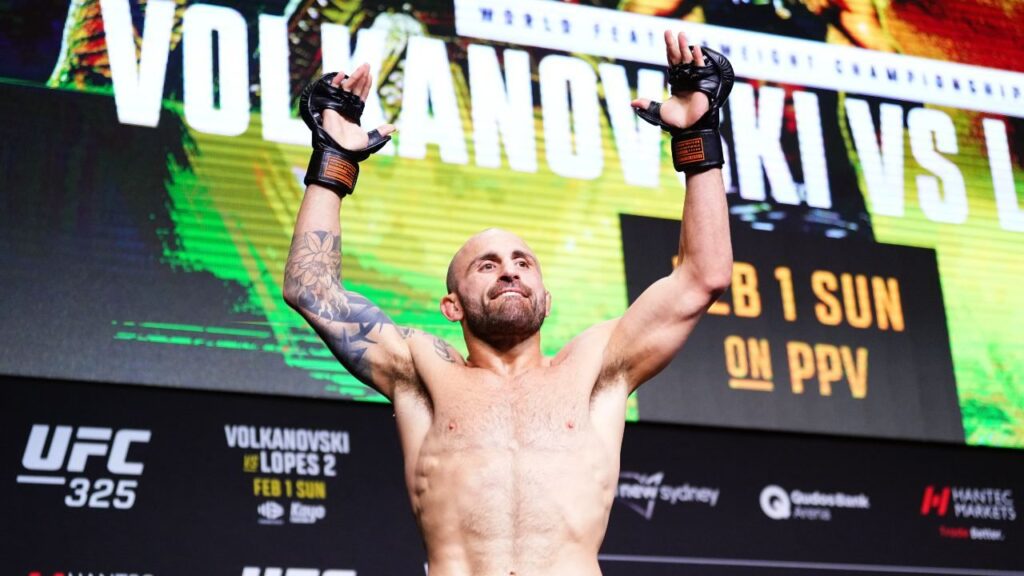 How to watch UFC 325 in Canada — stream Volkanovski vs Lopes 2 for $8.99 no PPV Alexander Volkanovski raises his arms to the air in the final press conference before fighting Diego Lopes in their rematch for the UFC Featherweight Championship.