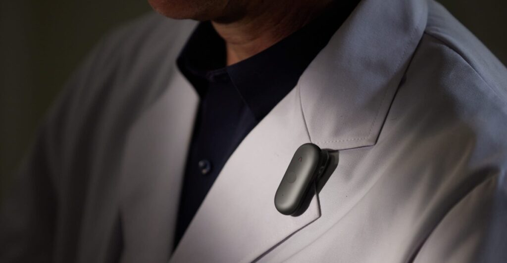 Plaud updates the NotePin with a button Plaud updates the NotePin with a button