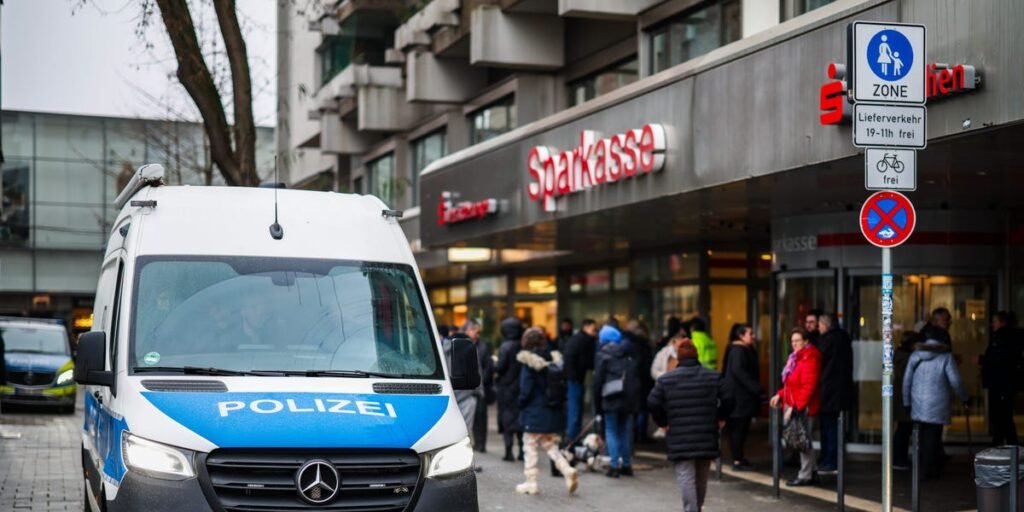 Thieves Drilled Into a Bank Vault and Emptied 3,000 Safe Deposit Boxes Thieves Drilled Into a Bank Vault and Emptied 3,000 Safe Deposit Boxes