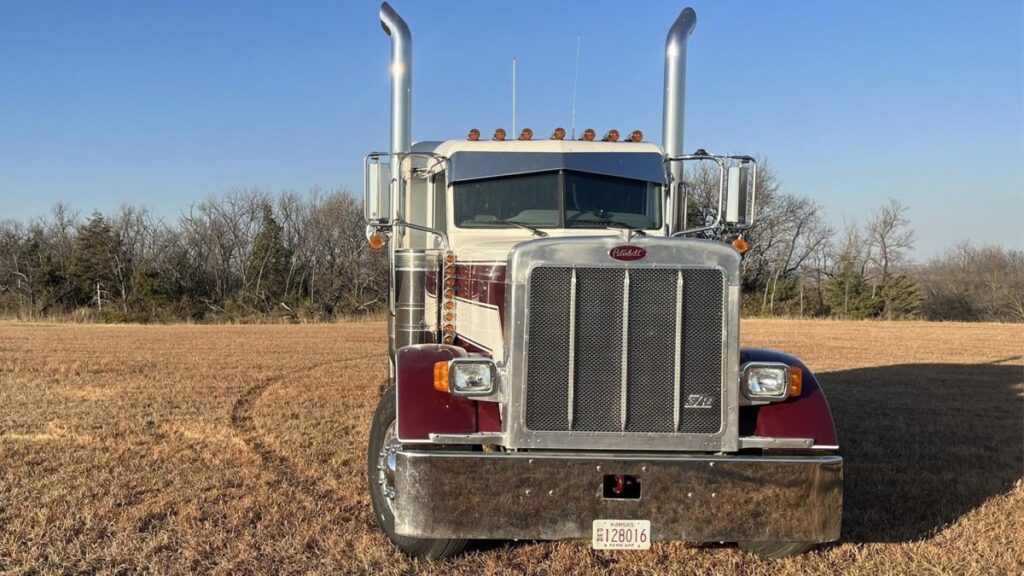 This 18-Year-Old Peterbilt Sold for $280K, and It's Probably a Sign of What's to Come