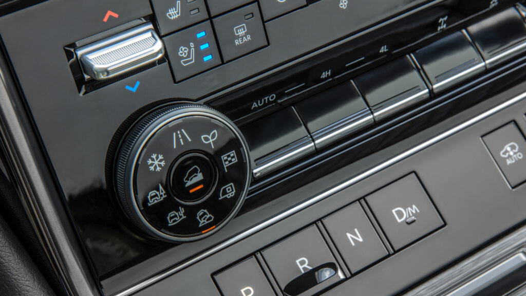Why Did Automakers Start To Use Piano Black Trim?