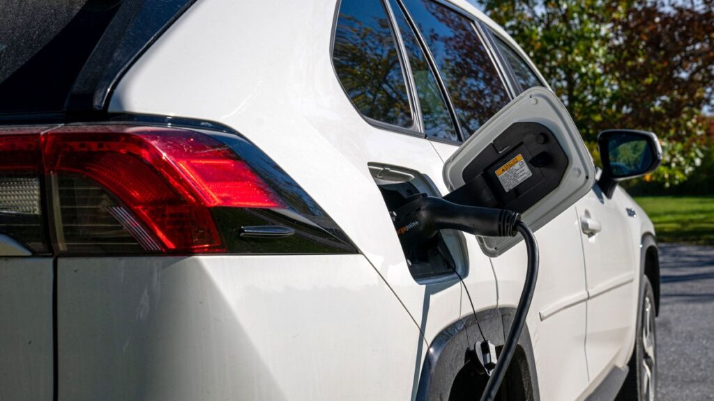 Your Plug-In Hybrid Is Polluting More If You Aren't Charging It Up