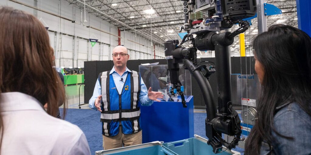 Amazon Pulls the Plug on Blue Jay Warehouse Robot Amazon Pulls the Plug on Blue Jay Warehouse Robot