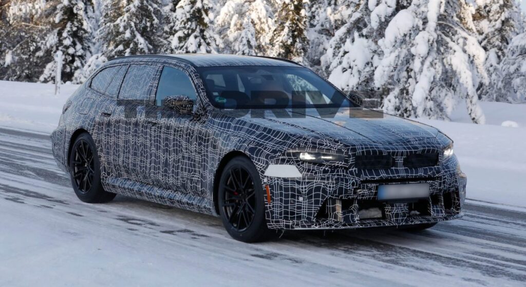 Can You Spot the Updates to the 2028 BMW M5 Touring?