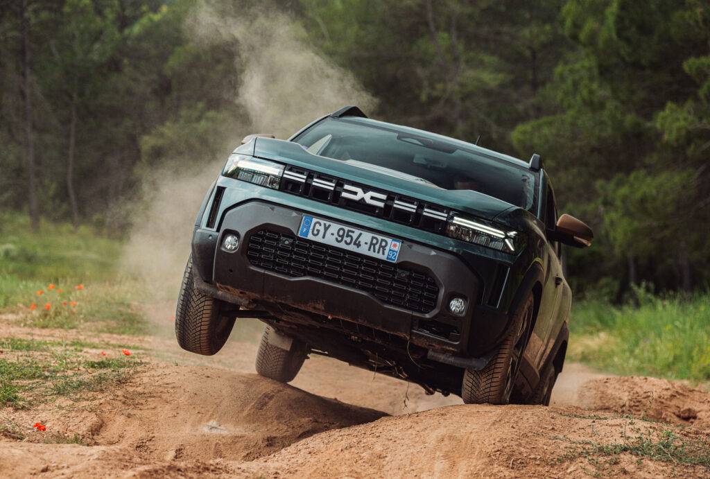 Full hybrid 4x4 variants of Dacia Duster and Bigster coming to UK