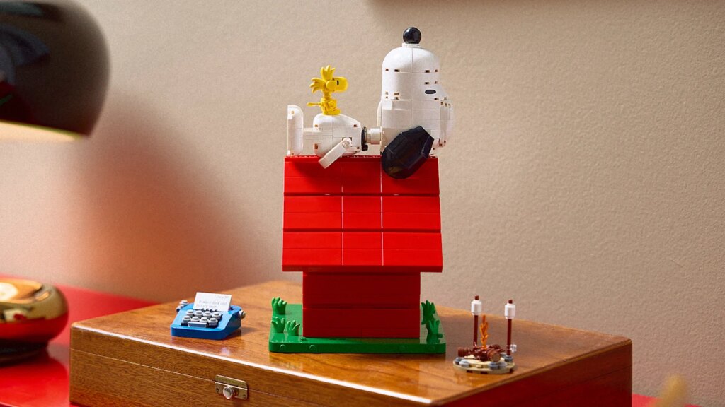 The first-ever Snoopy set is Lego perfection