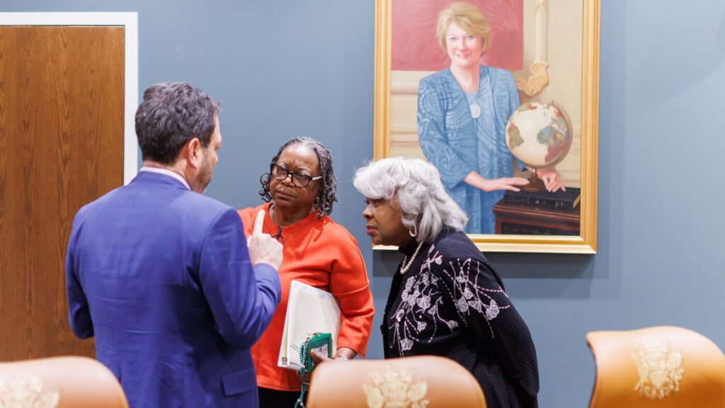 Virginia court allows Democrats' redistricting vote in their plan to counter to Trump