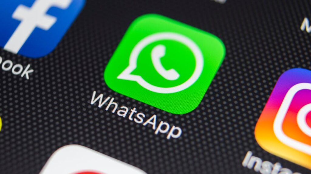 WhatsApp Now Lets You Share Group Message History With New Members