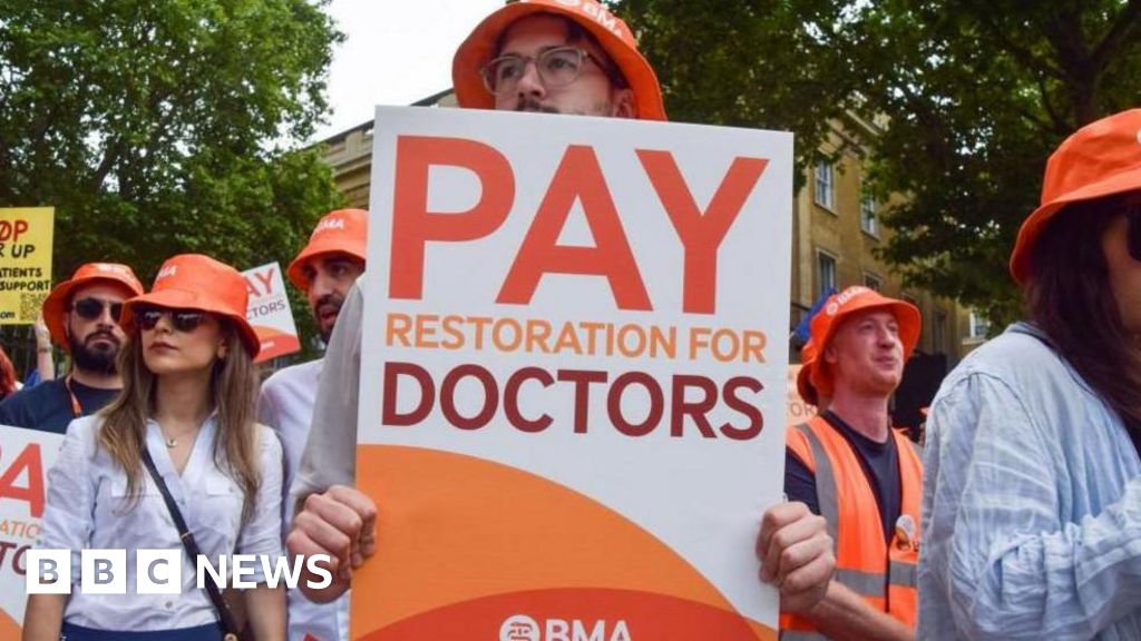 PM gives BMA 48 hours to call-off strike or lose 1,000 training posts PM gives BMA 48 hours to call-off strike or lose 1,000 training posts