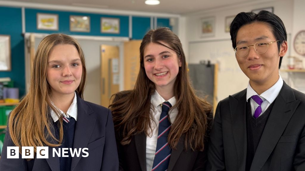 Pupil art sessions 'bring joy' to hospice Pupil art sessions 'bring joy' to hospice