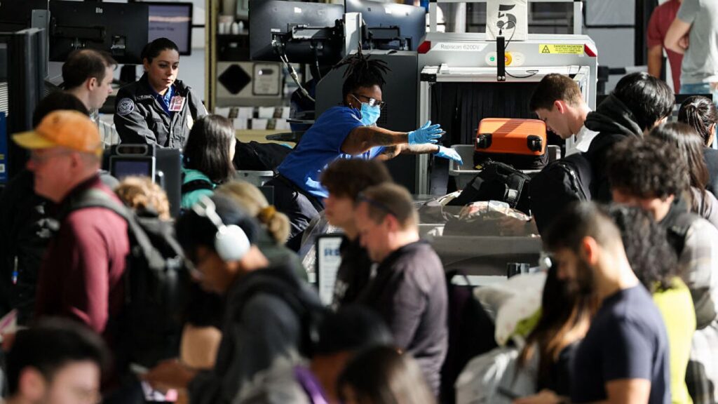 Travel industry pushes Congress to end DHS shutdown : NPR