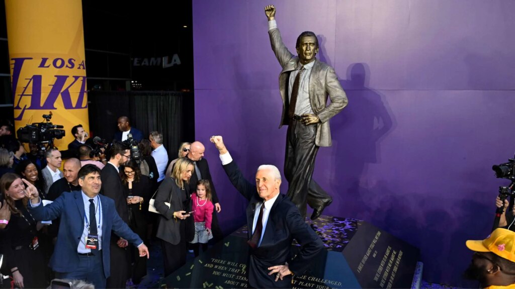 ‘Look Like a Leader’: Pat Riley’s One Simple Rule for Success